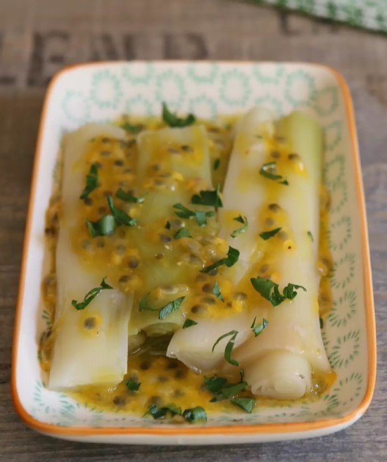 Entradinhas na França Poireaux Vinaigrette.