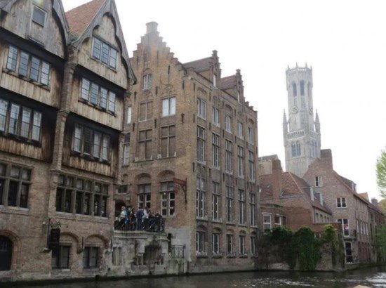Passeio pelos canais de Bruges.