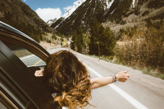 Viajar de carro.
